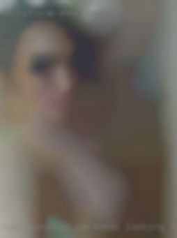 Woman/couples personal looking for swingers fun in Tidewater VA.